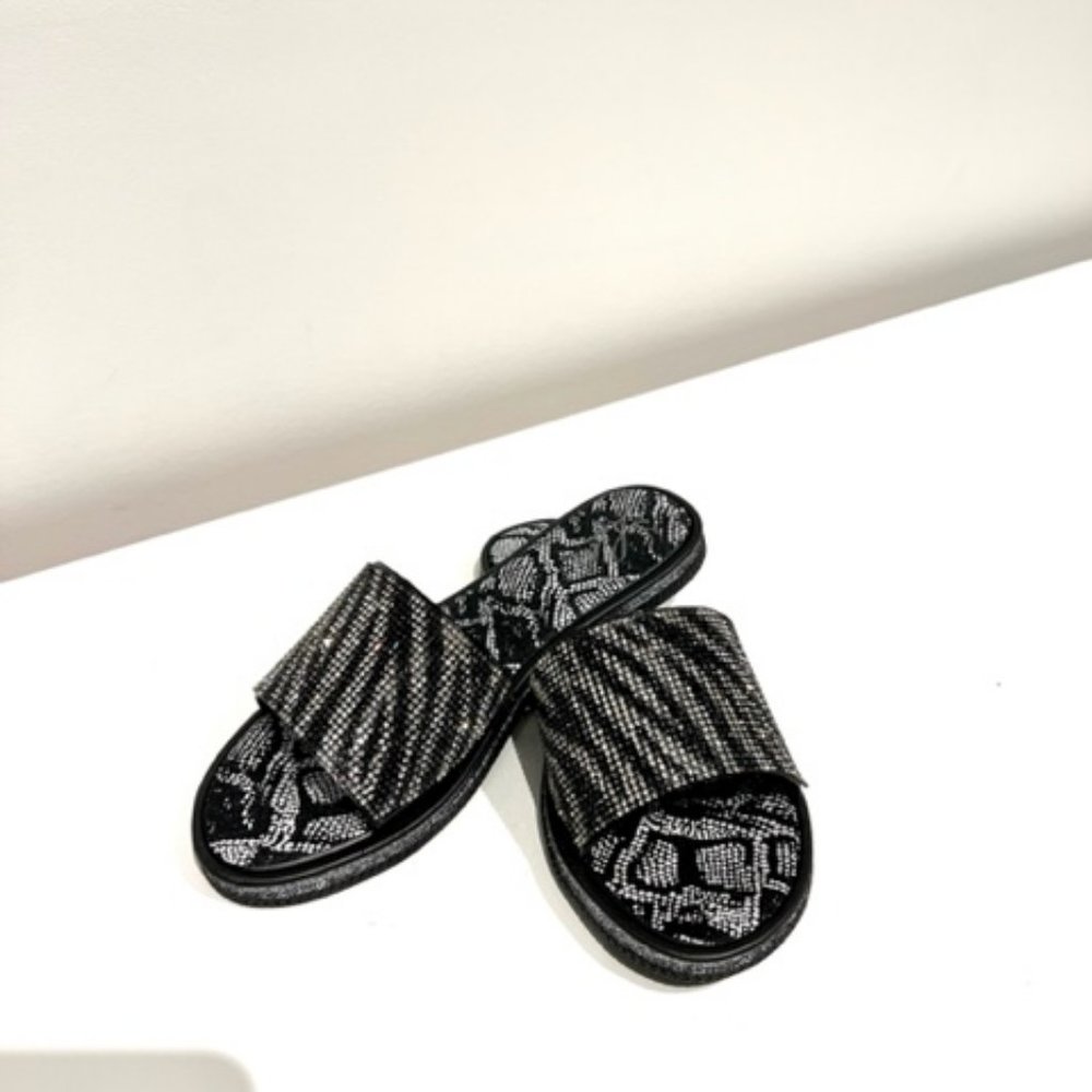 SALE: Slider black silver Zebra with bling ❤️